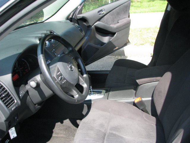 Nissan Altima 2010 photo 8