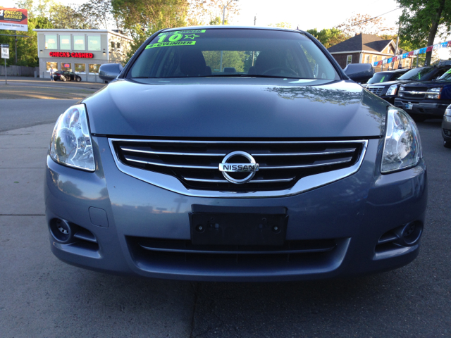 Nissan Altima Pickupslt Quad Cab SWB 4WD 4x4 Truck Sedan