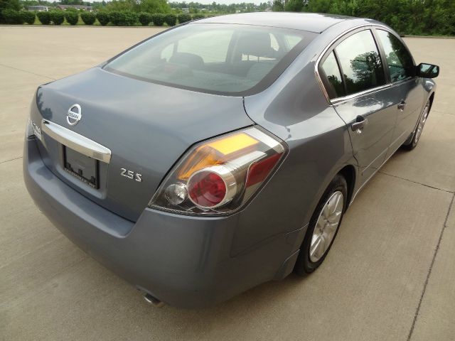 Nissan Altima 2010 photo 12