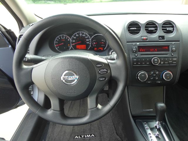 Nissan Altima 2010 photo 4