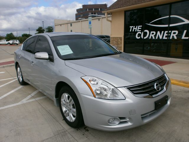 Nissan Altima 2010 photo 1