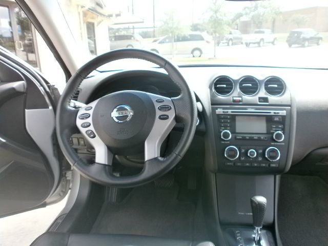 Nissan Altima 2010 photo 28