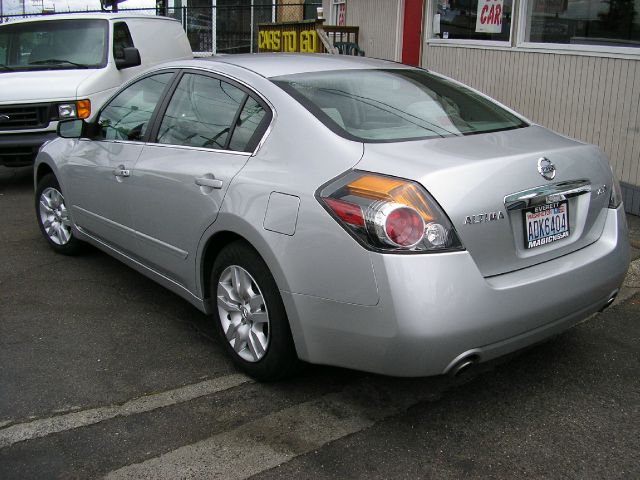 Nissan Altima Pickupslt Quad Cab SWB 4WD 4x4 Truck Sedan