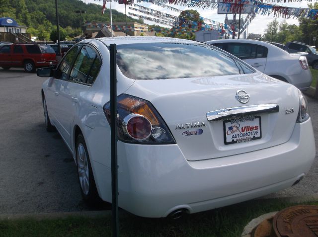 Nissan Altima 2011 photo 1