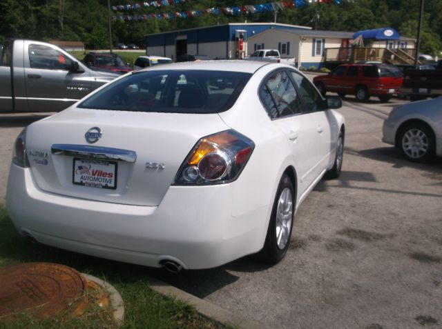 Nissan Altima 2011 photo 2