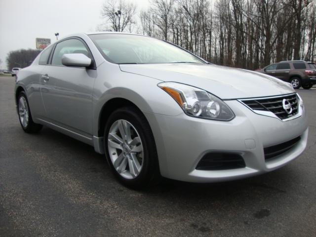 Nissan Altima 2011 photo 2