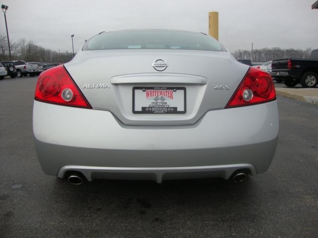 Nissan Altima 2011 photo 3