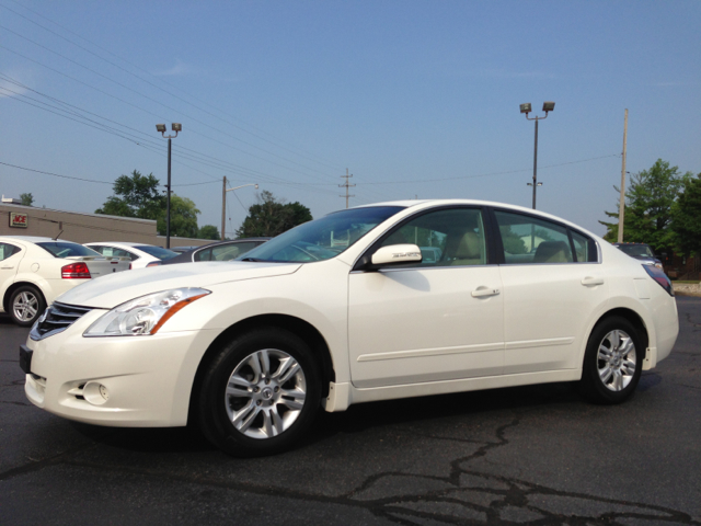 Nissan Altima ST SLT SXT Laramie Sedan