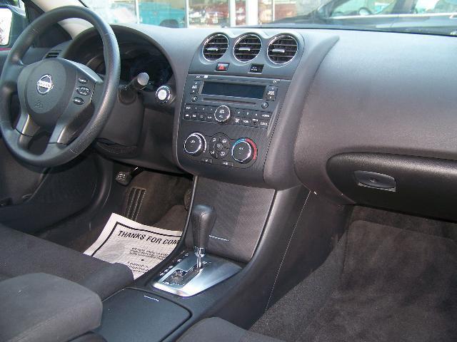 Nissan Altima 2011 photo 2