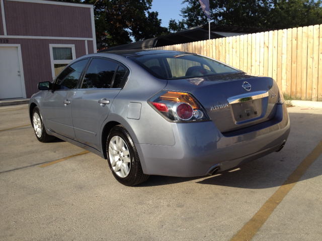 Nissan Altima 2011 photo 1