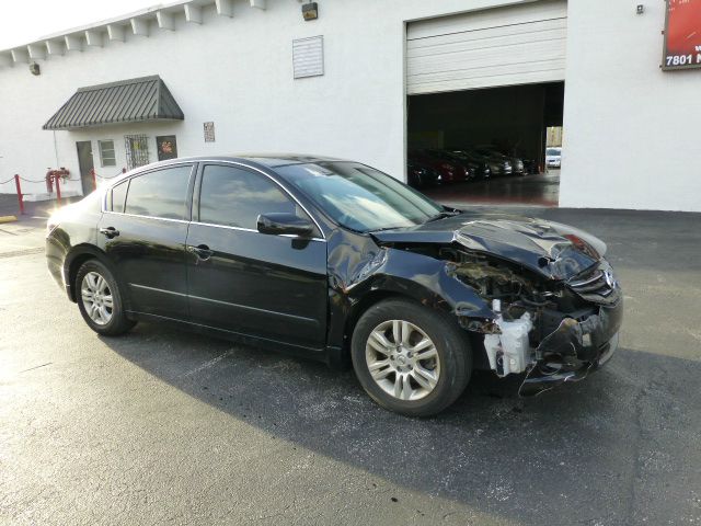 Nissan Altima 2011 photo 2