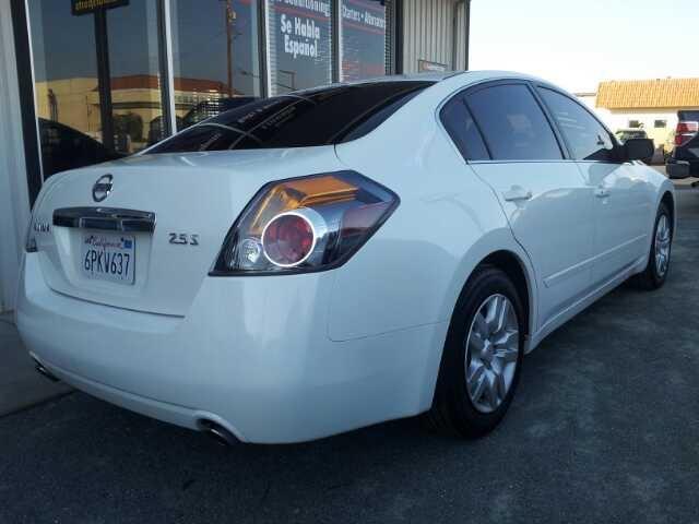 Nissan Altima 2011 photo 1