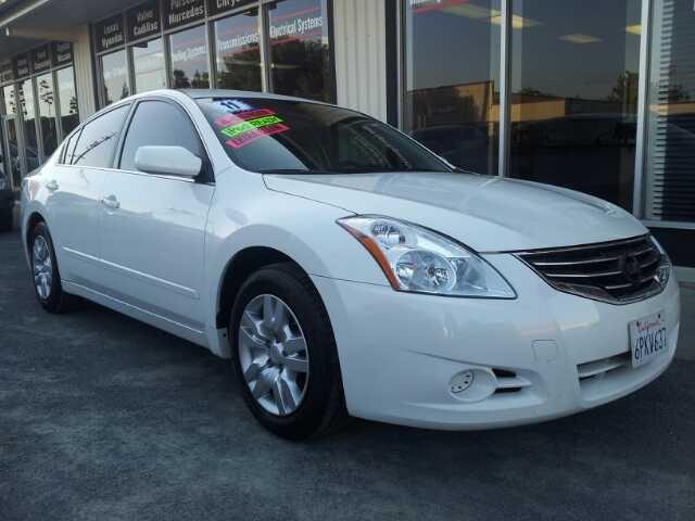 Nissan Altima 2011 photo 2