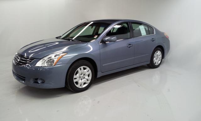 Nissan Altima 2011 photo 2