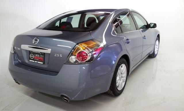 Nissan Altima 2011 photo 3