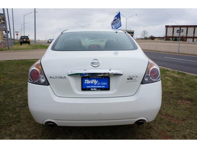 Nissan Altima 2011 photo 3