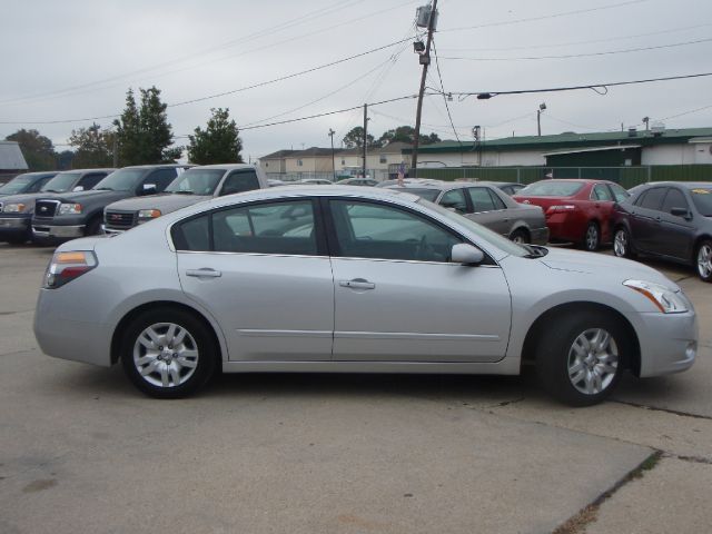 Nissan Altima 2011 photo 2