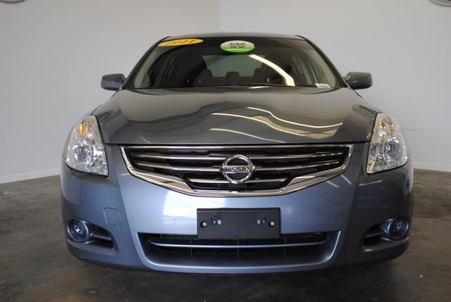 Nissan Altima Pickupslt Quad Cab SWB 4WD 4x4 Truck Sedan