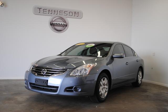 Nissan Altima 2011 photo 2