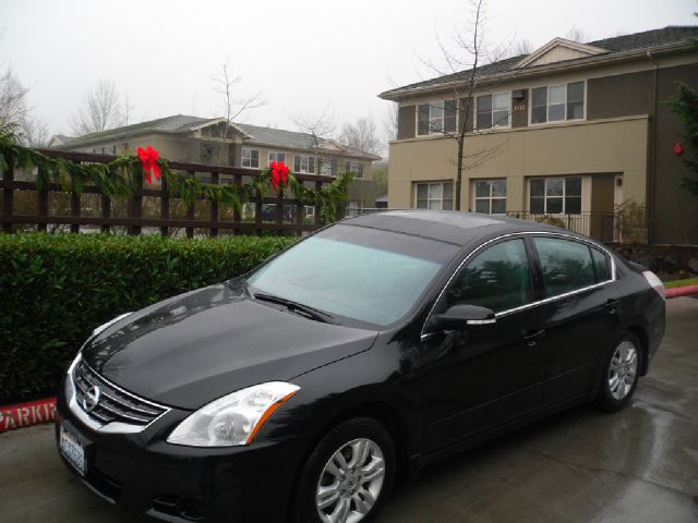 Nissan Altima 2011 photo 1