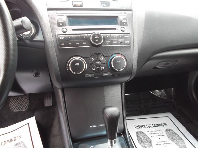 Nissan Altima 2011 photo 13