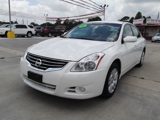 Nissan Altima 2011 photo 2