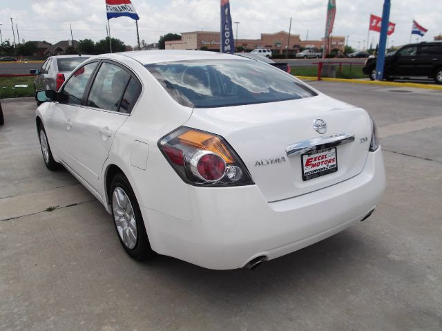 Nissan Altima 2011 photo 3