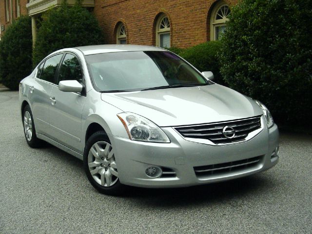 Nissan Altima Pickupslt Quad Cab SWB 4WD 4x4 Truck Sedan