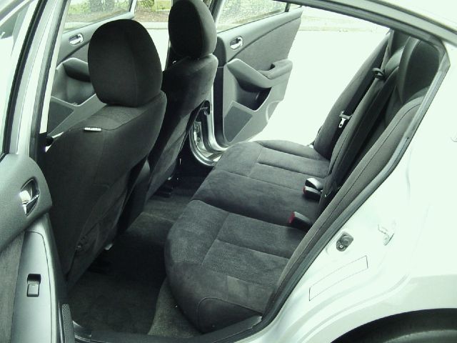 Nissan Altima 2011 photo 1