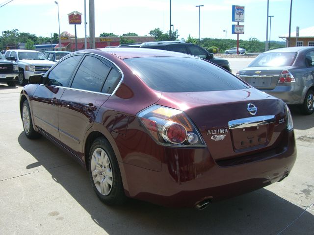 Nissan Altima Pickupslt Quad Cab SWB 4WD 4x4 Truck Sedan