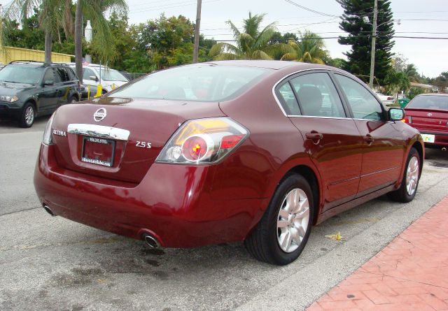 Nissan Altima 2011 photo 1