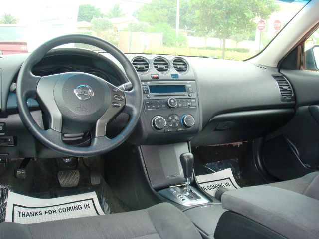 Nissan Altima 2011 photo 3