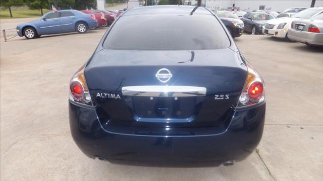 Nissan Altima 2011 photo 1