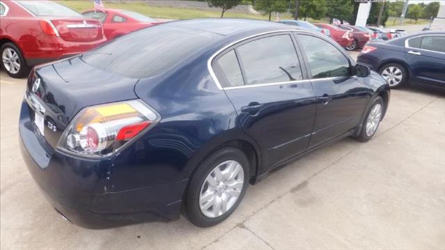 Nissan Altima 2011 photo 2