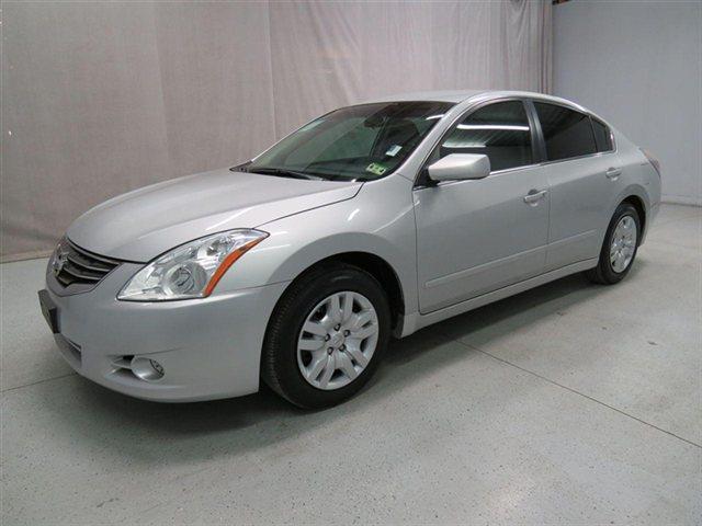 Nissan Altima 2011 photo 1