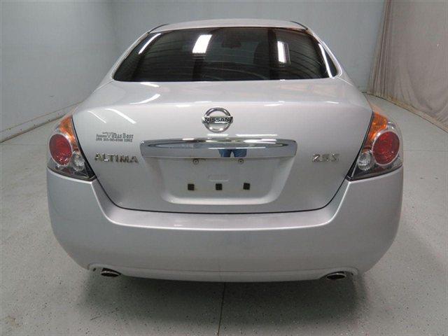 Nissan Altima 2011 photo 2