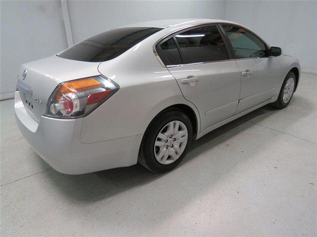 Nissan Altima 2011 photo 3