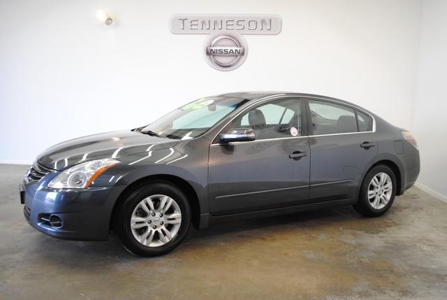 Nissan Altima 2011 photo 2