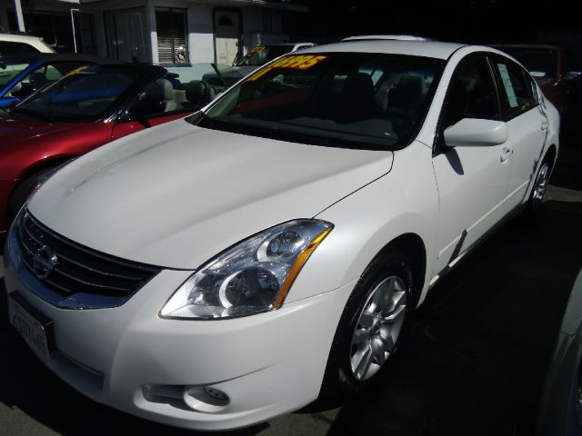 Nissan Altima 2011 photo 1