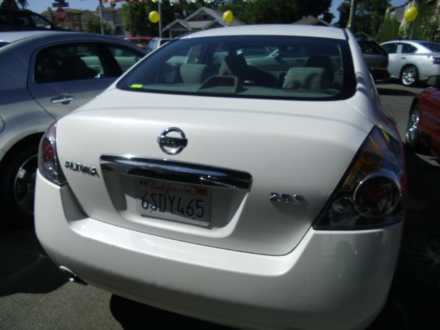 Nissan Altima 2011 photo 5