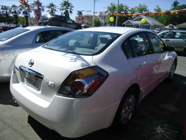 Nissan Altima 2011 photo 9