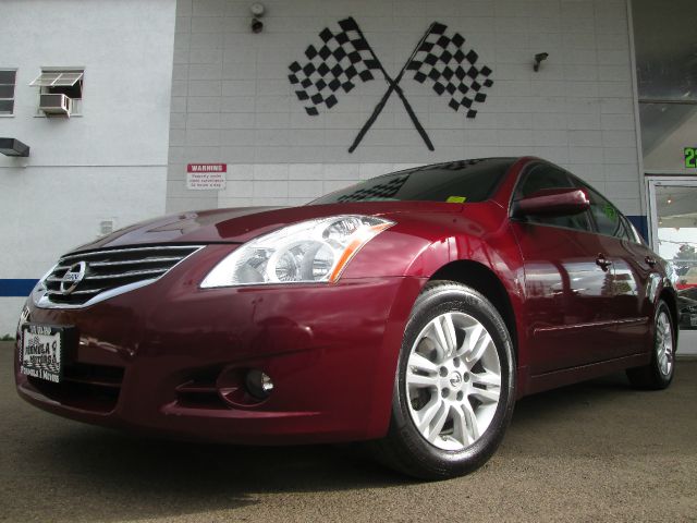 Nissan Altima 2011 photo 1