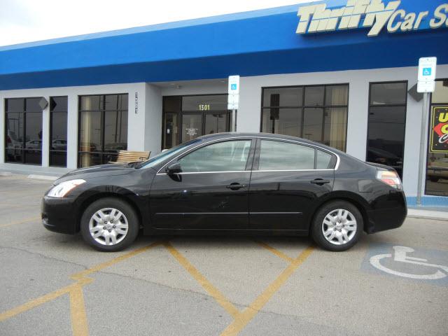 Nissan Altima 2011 photo 1