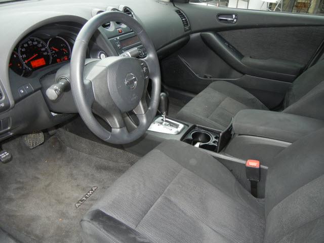 Nissan Altima 2011 photo 2