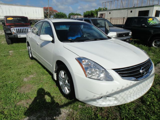 Nissan Altima Pickupslt Quad Cab SWB 4WD 4x4 Truck Sedan