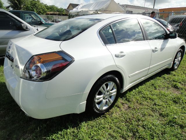 Nissan Altima 2011 photo 1