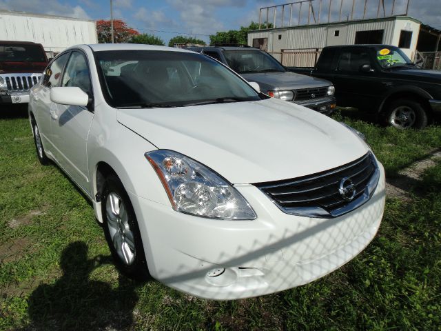 Nissan Altima 2011 photo 2