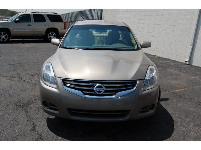 Nissan Altima 2011 photo 1