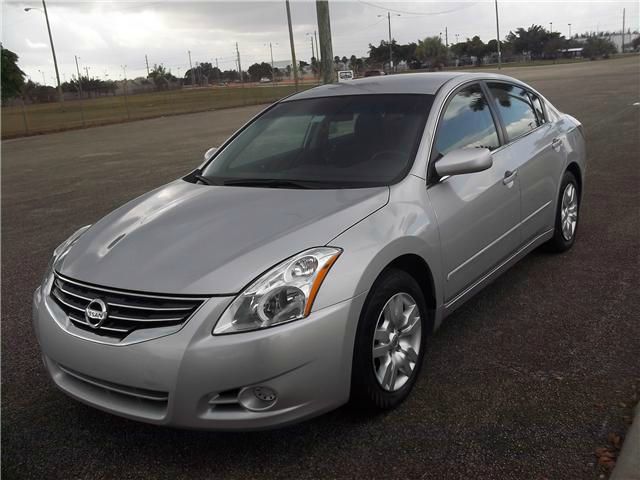 Nissan Altima Pickupslt Quad Cab SWB 4WD 4x4 Truck Sedan