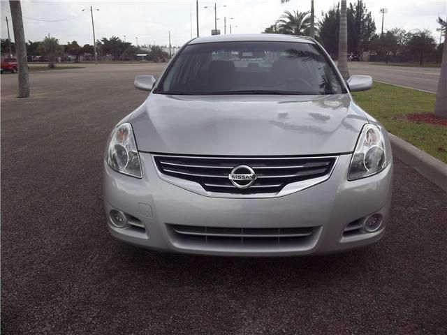 Nissan Altima 2011 photo 1